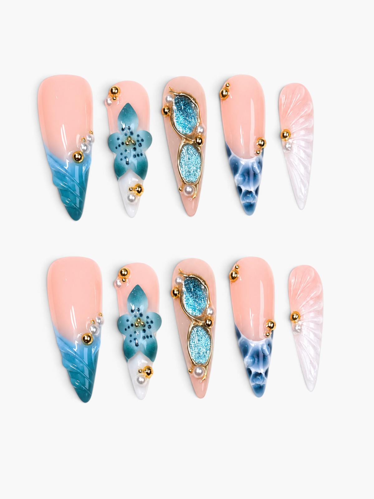 Set de 10 faux ongles Cherry Rouge Azure Shell forme stiletto avec fleurs bleues, coquillages 3D, perles et détails dorés
