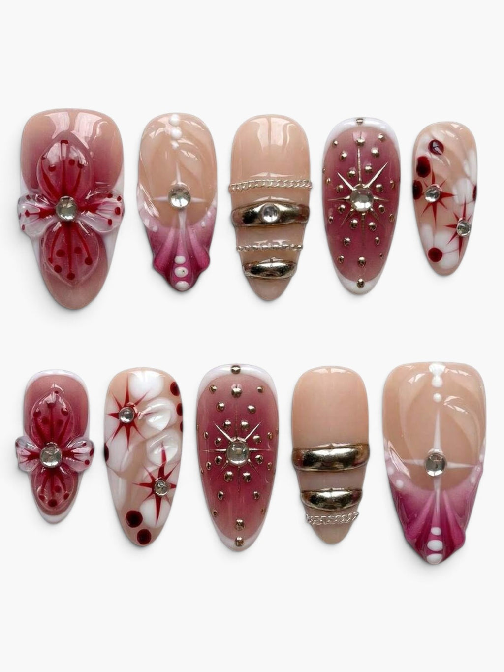 Manucure Cherry Rouge Scarlet Stardust en forme amande avec motifs fruitiers en relief, strass et finition brillante