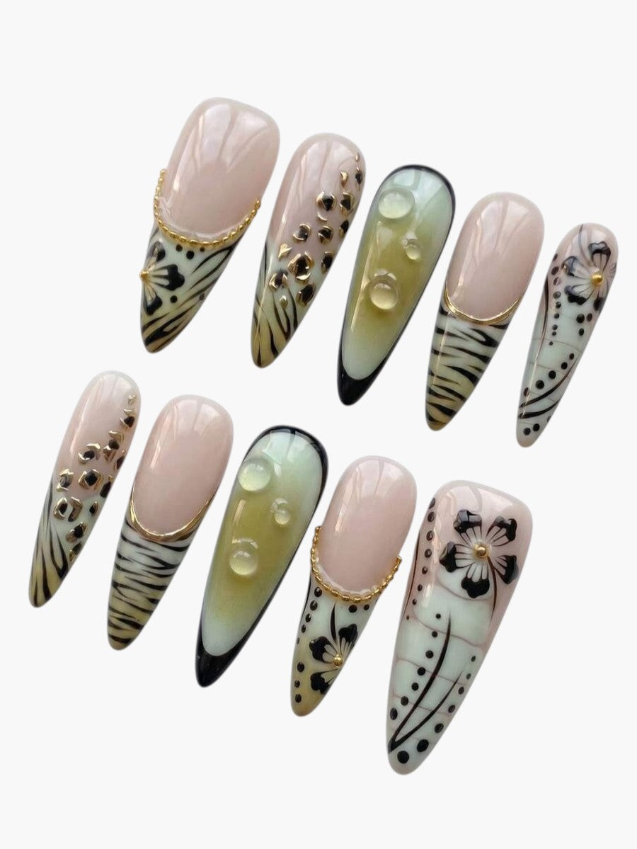 Faux ongles Cherry Rouge longs en amande style Y2K avec motifs de fleurs, détails dorés et effets de gouttes vertes