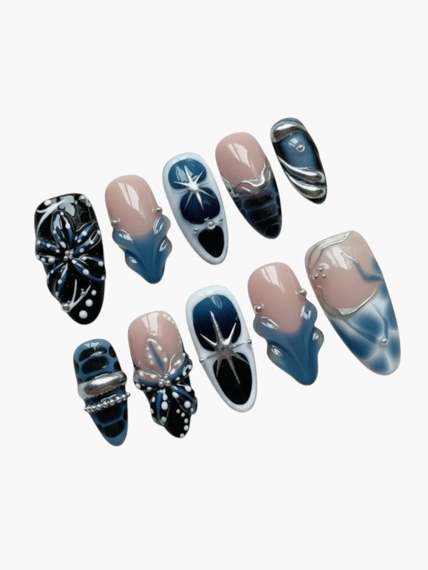 Set de faux ongles Cherry Rouge Dewdrop Romance avec motifs bleu marine, nude, étoiles argentées et détails en relief
