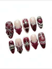 Set de faux ongles Cherry Rouge Dewdrop Romance bordeaux et nude avec motifs étoiles argentées et détails en relief
