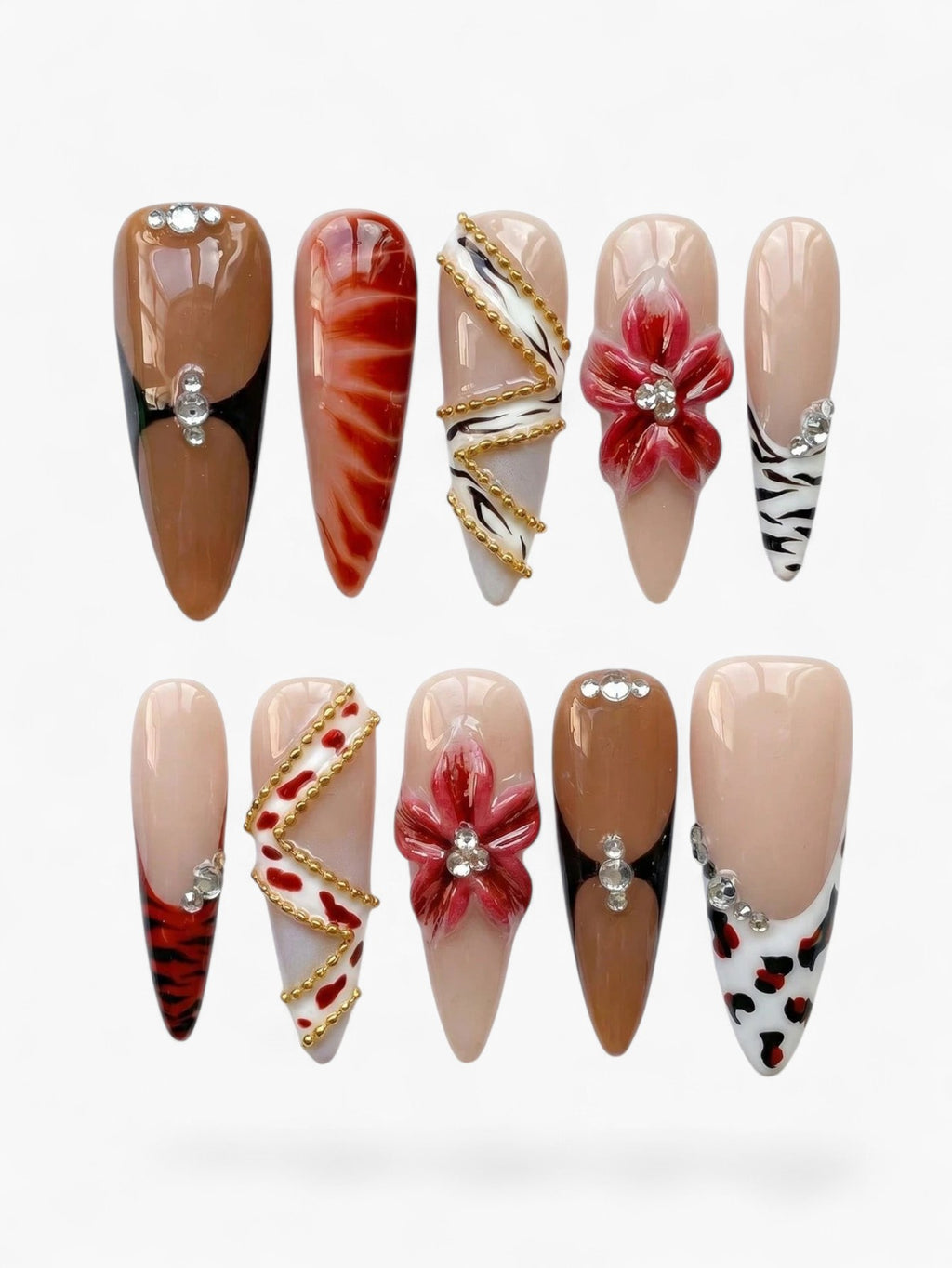 Cherry Rouge Wild Bloom Charm, faux ongles amande en gel avec motifs floraux 3D, imprimés animaliers et strass dorés.