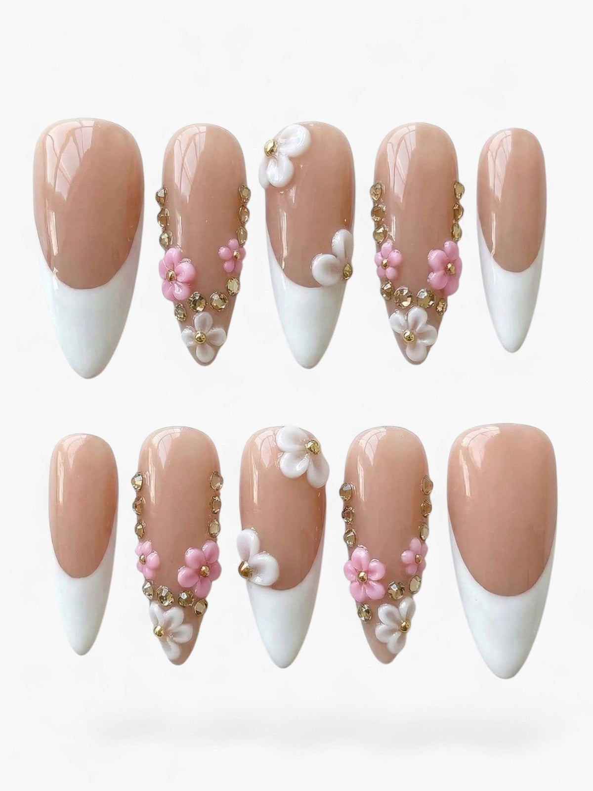 Manucure Cherry Rouge Crystal Bloom en forme amande, gel beige et blanc avec fleurs en relief et détails vitreux.