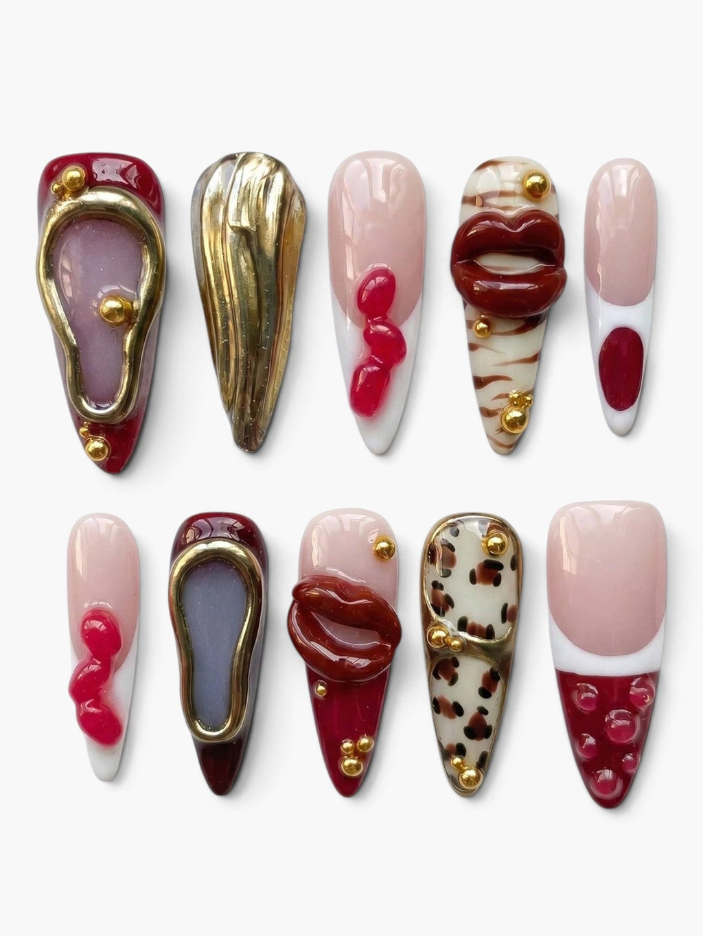 Set de 10 faux ongles Cherry Rouge forme amande avec motifs lèvres 3D, détails dorés et imprimé léopard sur fond nude