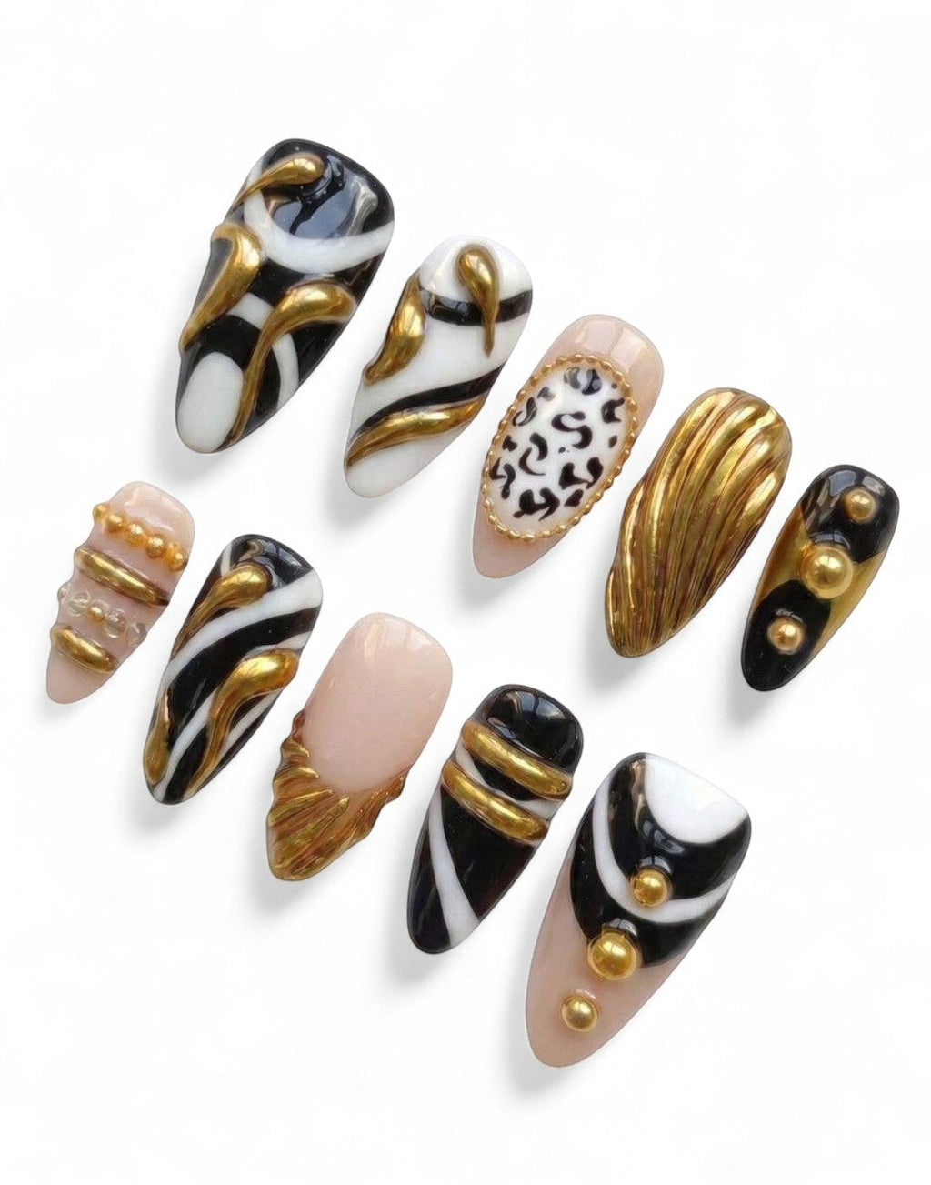 Set de 10 faux ongles Cherry Rouge en forme amande avec motifs abstraits, animaliers et ornements dorés 3D en relief.
