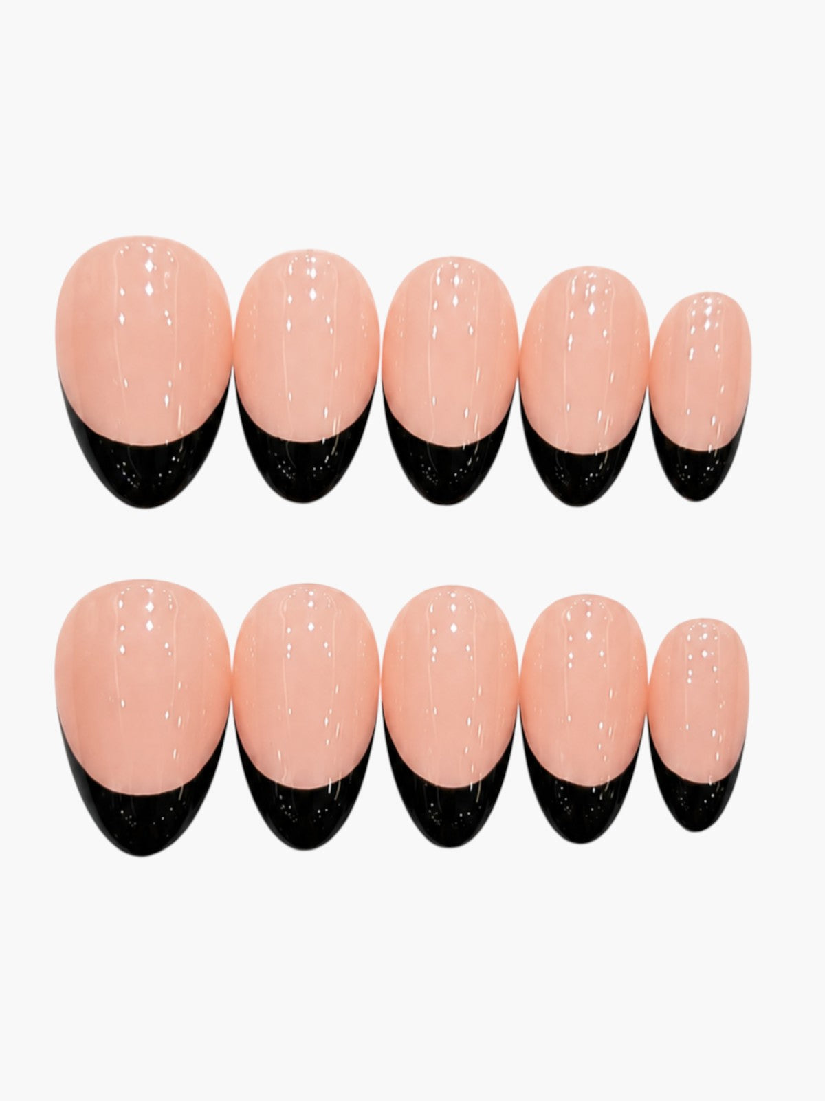 Faux ongles Cherry Rouge Kiss Me First Black forme amande courte avec French manucure noire sur base nude brillante