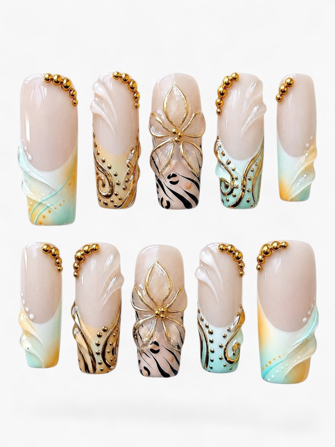 Manucure Cherry Rouge Pastel Reverie forme coffin avec motifs floraux en relief, perles dorées et strass sur gel.