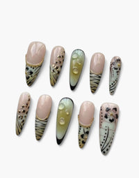 Manucure Cherry Rouge She’s Fancy stiletto en gel nude, vert menthe, fleurs 3D, motifs animaliers et détails dorés.